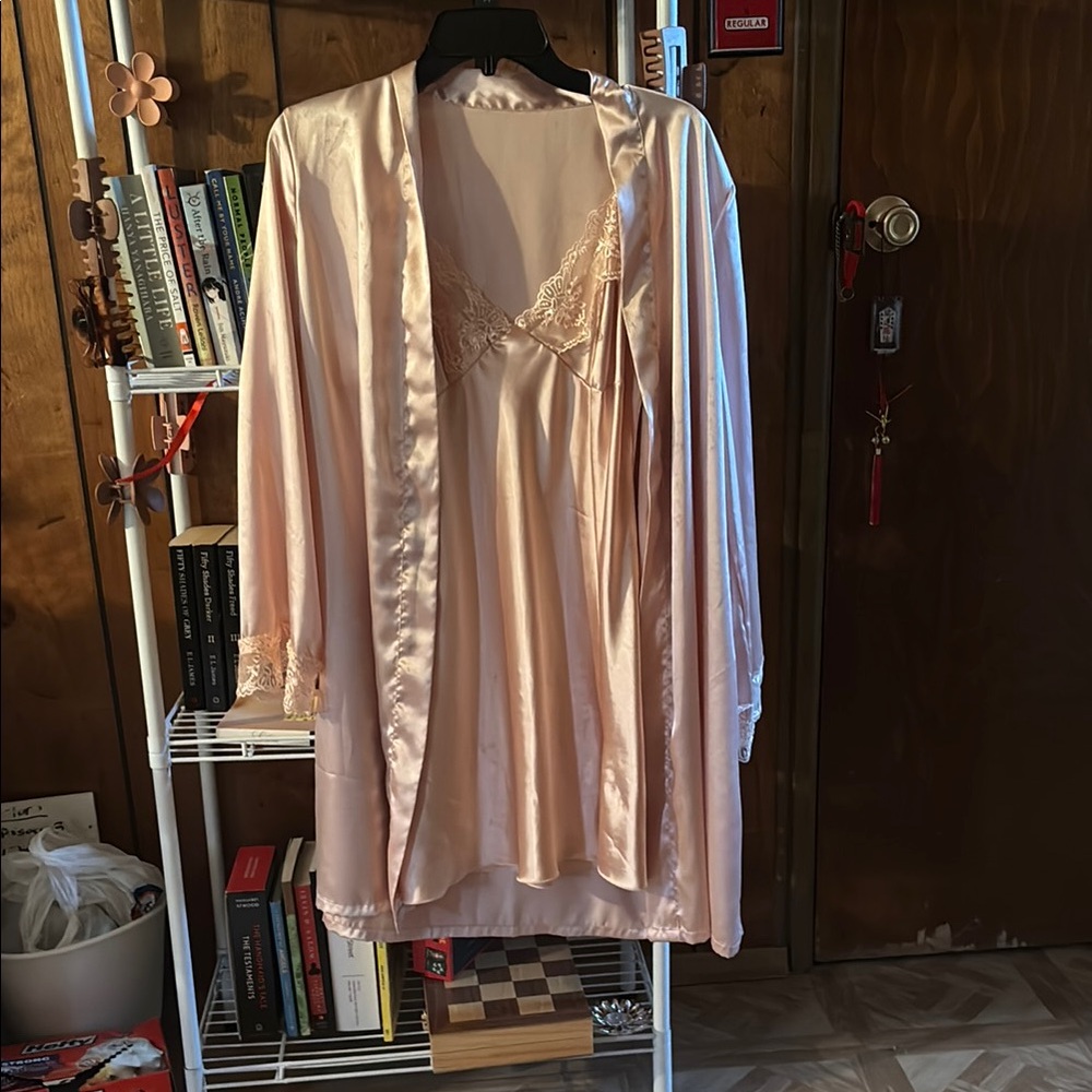 Intimate robe & dress